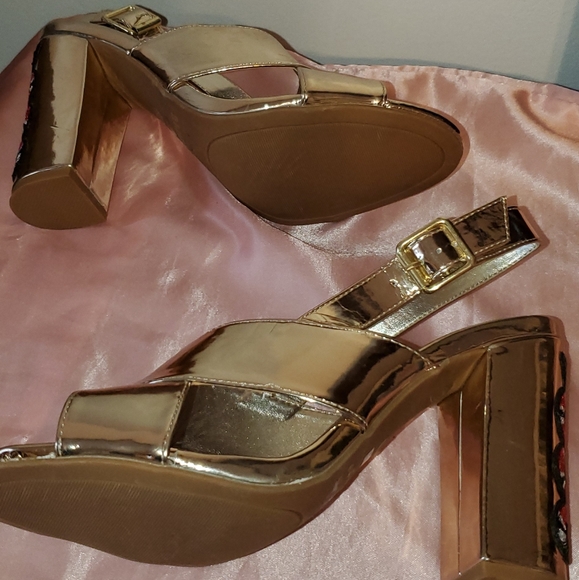Metallic gold heel with snake heel - Picture 3 of 5